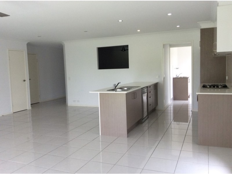 8 O’Neill Place, Marian QLD 4753