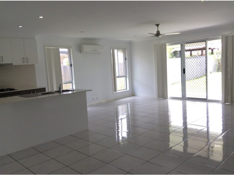 8 O’Neill Place, Marian QLD 4753