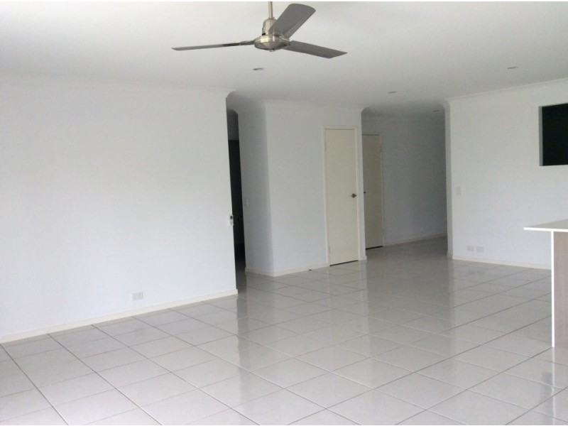 8 O’Neill Place, Marian QLD 4753