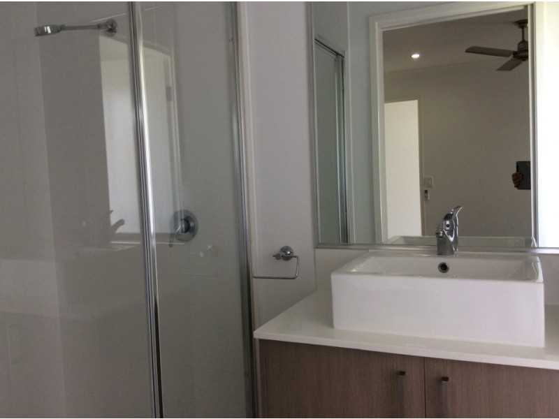 8 O’Neill Place, Marian QLD 4753