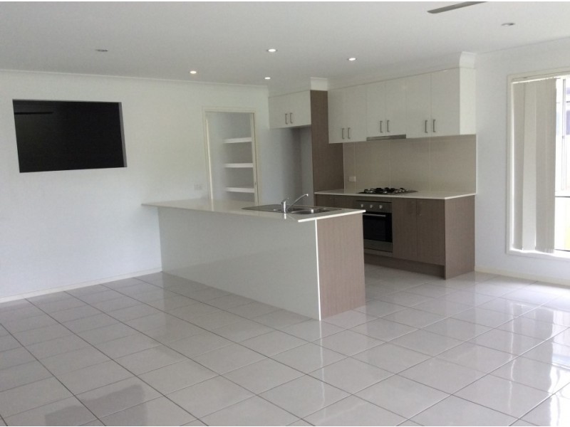 8 O’Neill Place, Marian QLD 4753