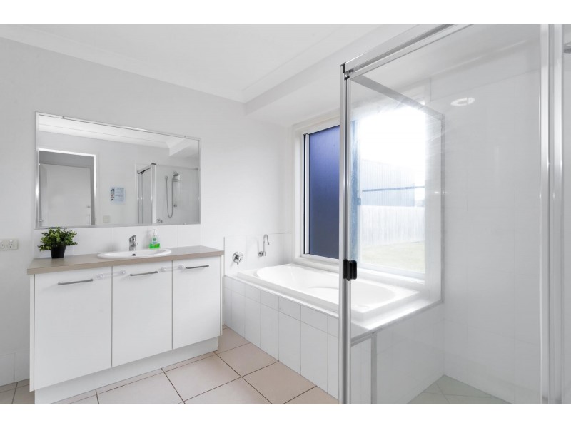 29 Phoenix Crescent, Rural View QLD 4740