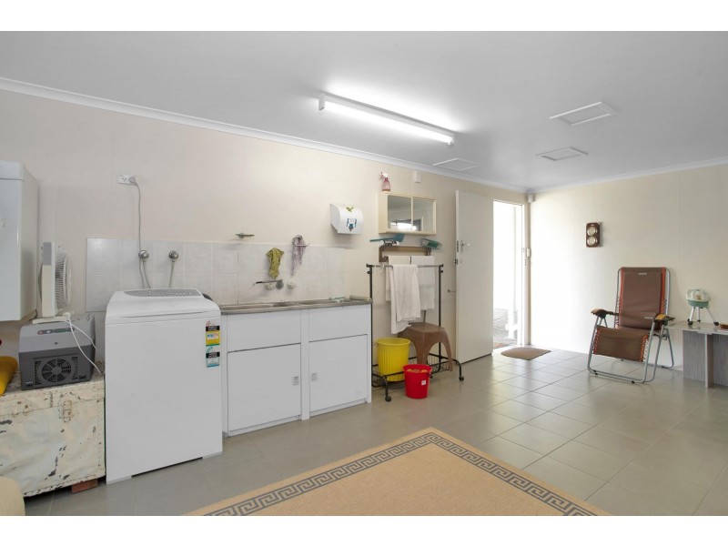 1 Rainlover Street, Ooralea QLD 4740