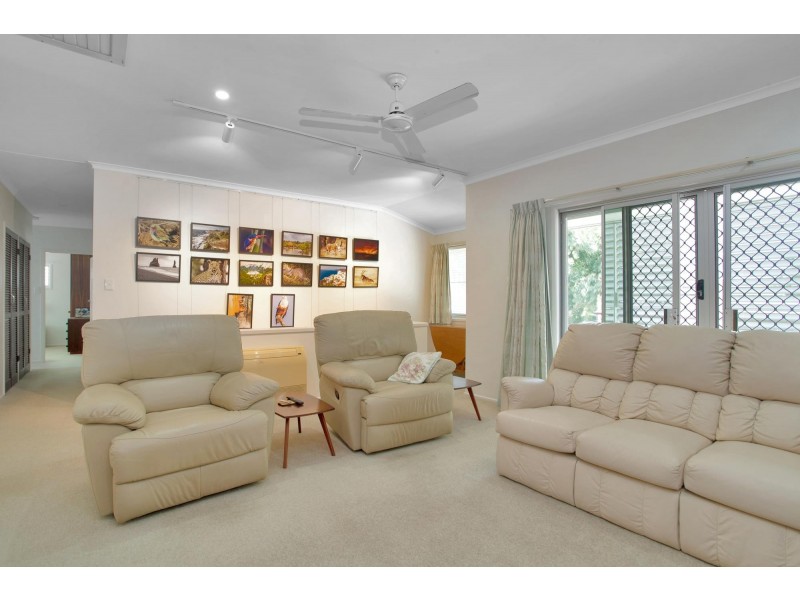 1 Rainlover Street, Ooralea QLD 4740