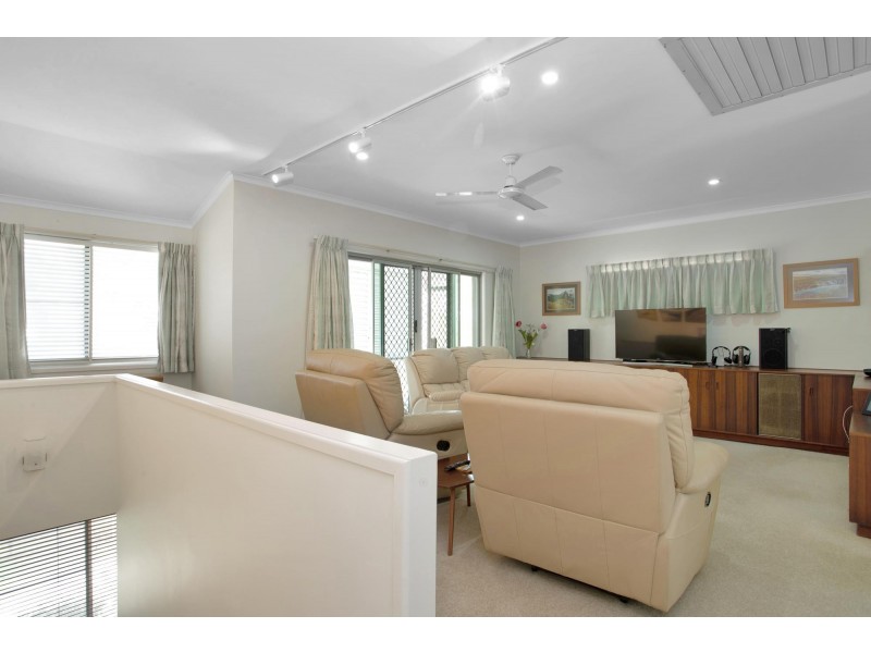 1 Rainlover Street, Ooralea QLD 4740