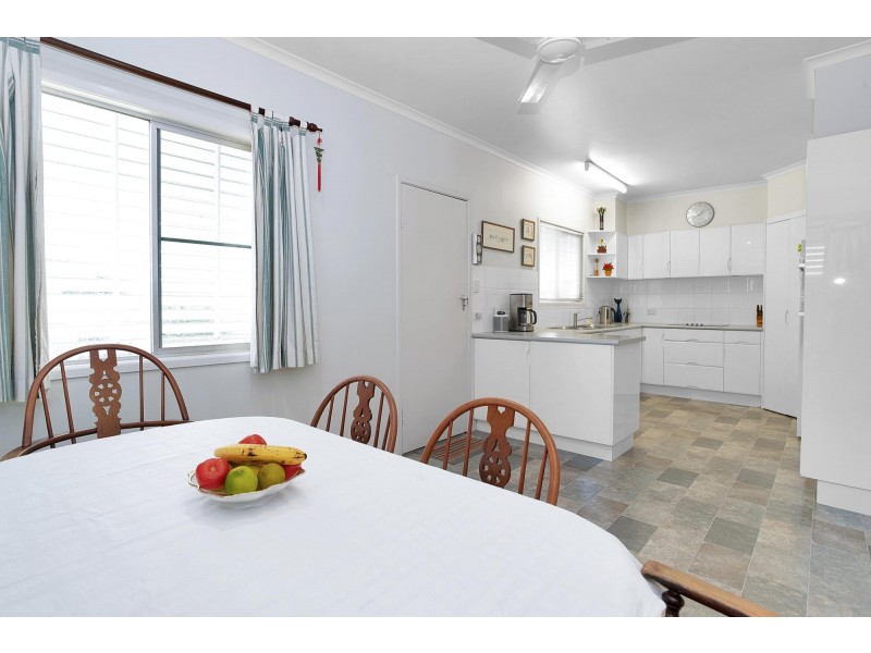 1 Rainlover Street, Ooralea QLD 4740