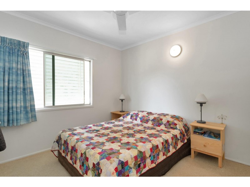 1 Rainlover Street, Ooralea QLD 4740