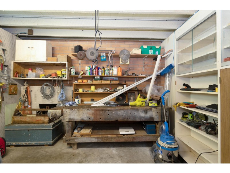 1 Rainlover Street, Ooralea QLD 4740