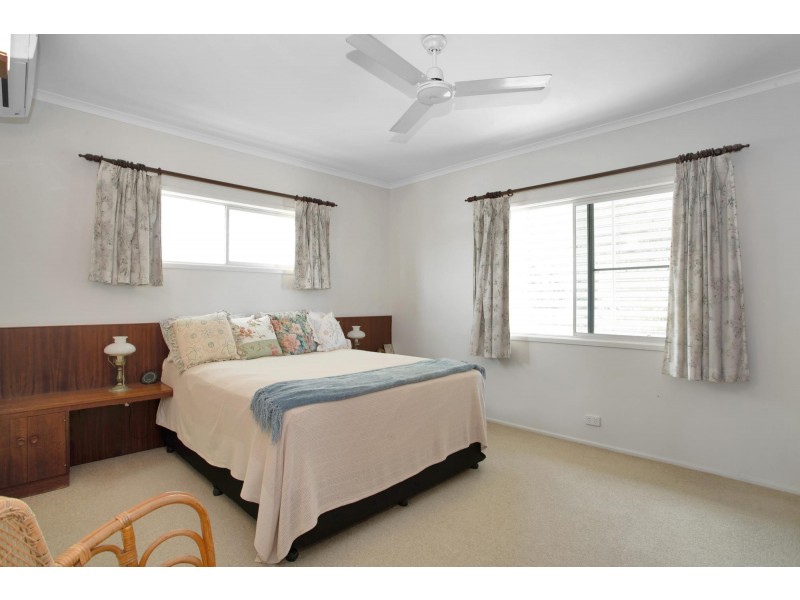 1 Rainlover Street, Ooralea QLD 4740