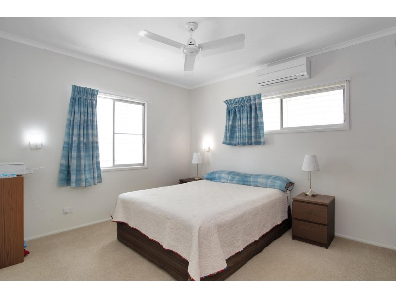 1 Rainlover Street, Ooralea QLD 4740