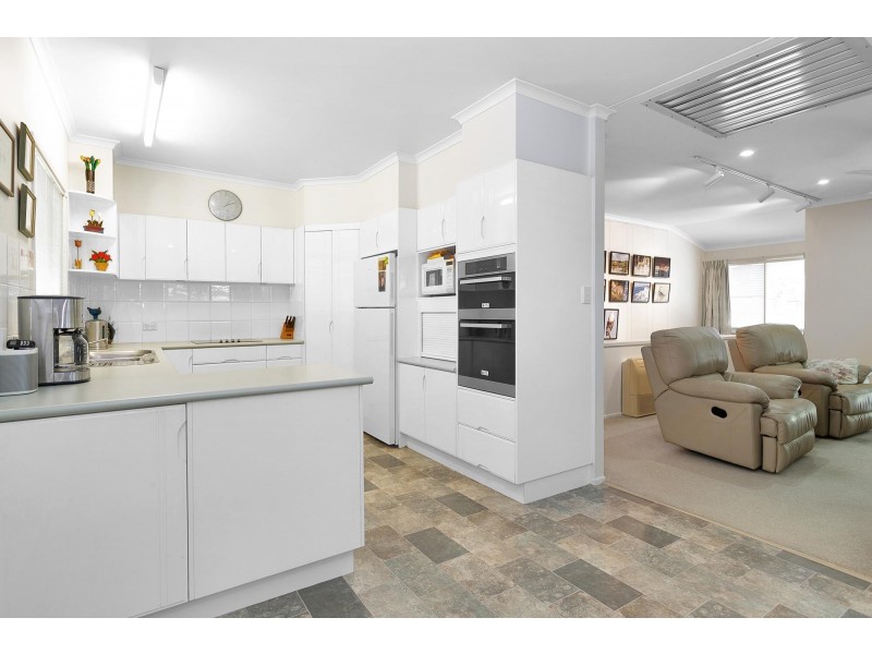 1 Rainlover Street, Ooralea QLD 4740