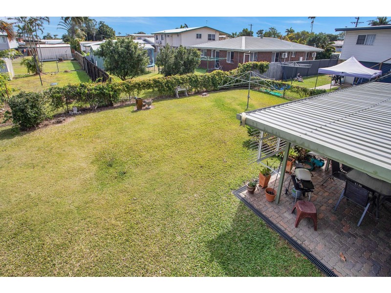 1 Rainlover Street, Ooralea QLD 4740