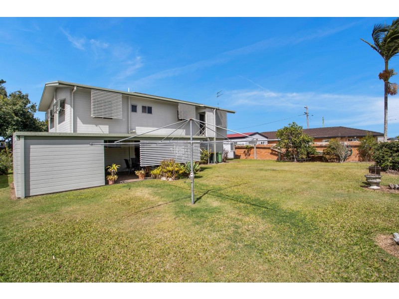 1 Rainlover Street, Ooralea QLD 4740