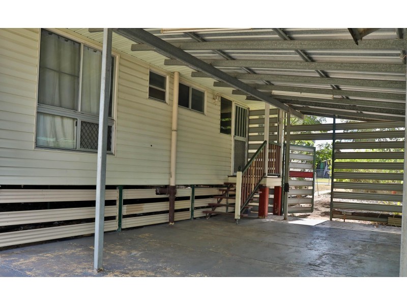 25 Leslie Drive, Moranbah QLD 4744