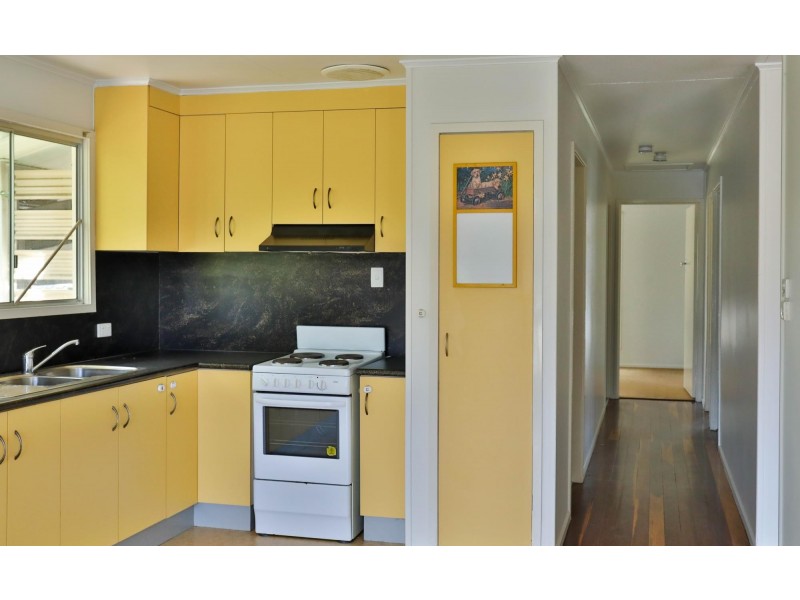 25 Leslie Drive, Moranbah QLD 4744