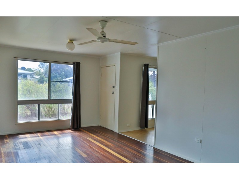 25 Leslie Drive, Moranbah QLD 4744