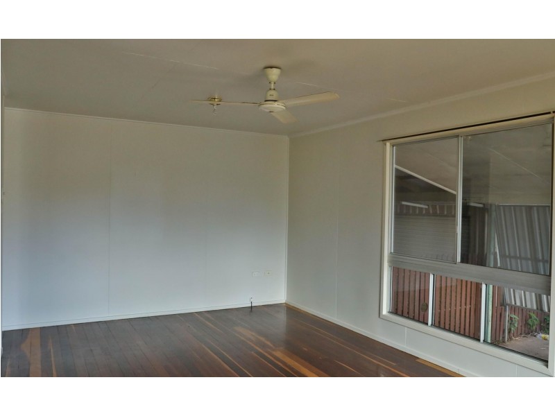 25 Leslie Drive, Moranbah QLD 4744