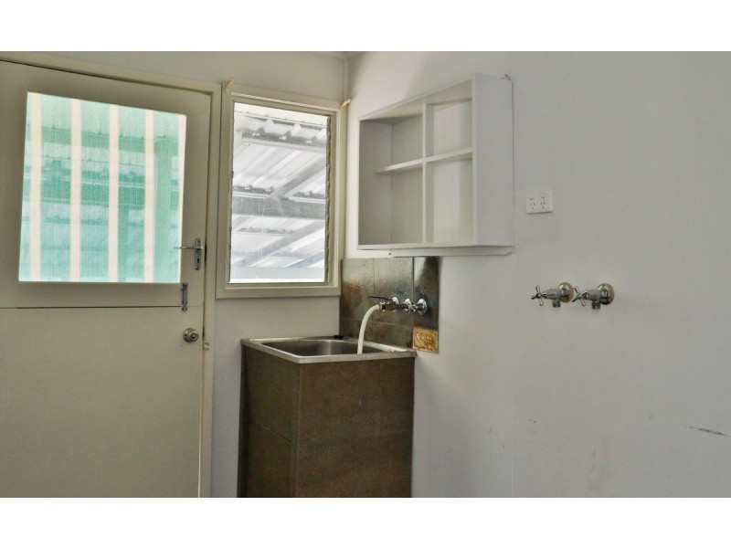 25 Leslie Drive, Moranbah QLD 4744