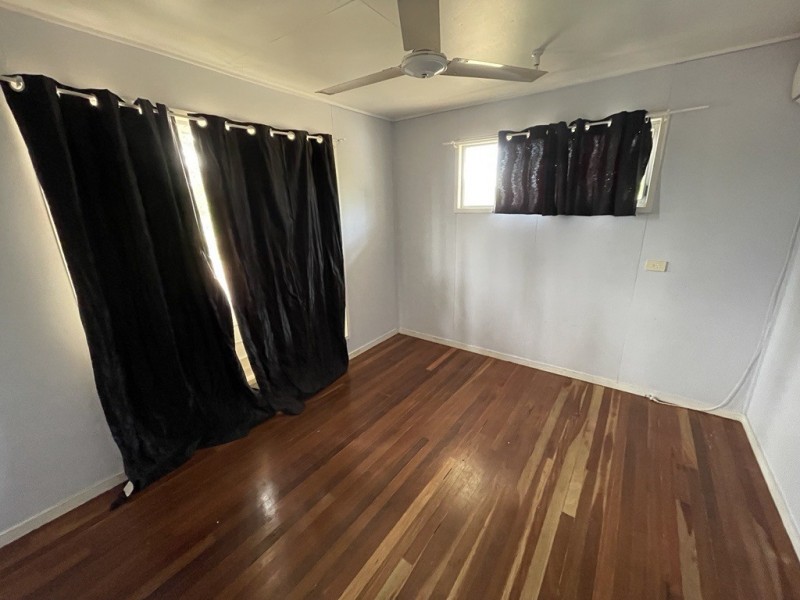 4/4 Suttor Street, Nebo QLD 4742