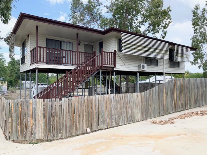 4/4 Suttor Street, Nebo QLD 4742