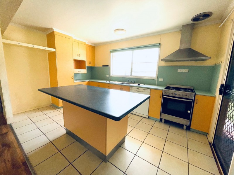 2 Casey Court, Moranbah QLD 4744