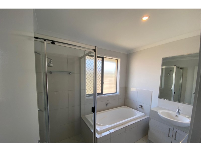 11 Isobel Avenue, Mirani QLD 4754