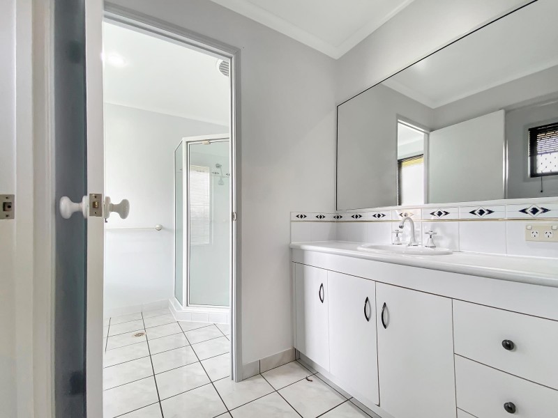 2 Mcalary Drive, Eimeo QLD 4740