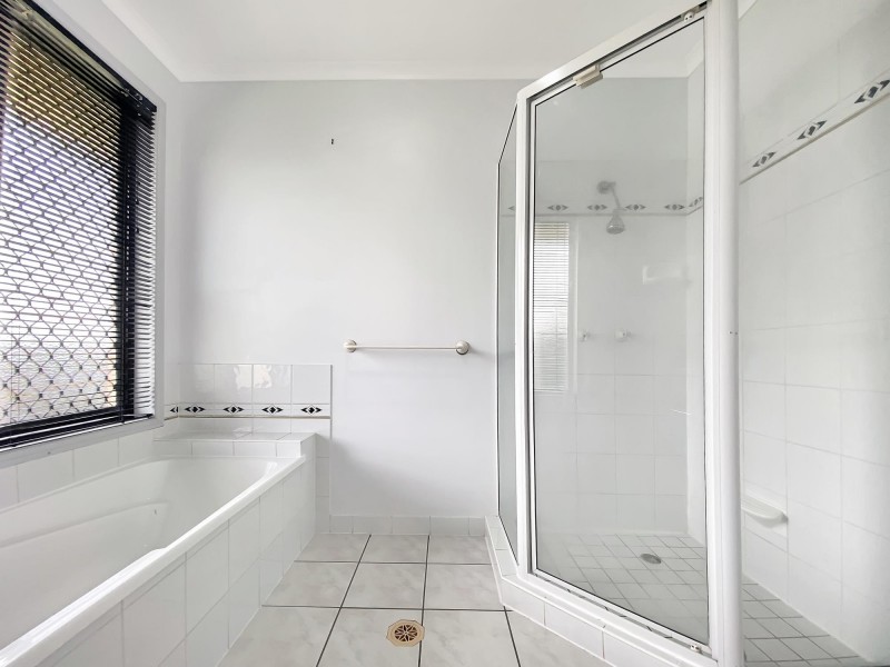 2 Mcalary Drive, Eimeo QLD 4740