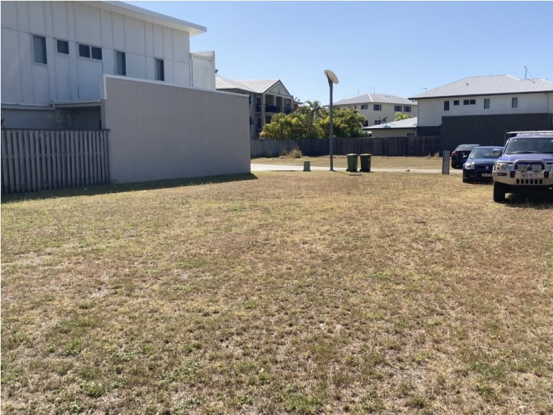 8 Petrie Street, East Mackay QLD 4740