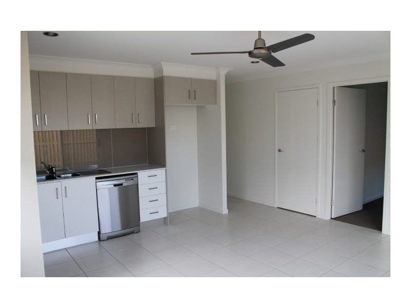 2/2 Burleigh Court, Blacks Beach QLD 4740
