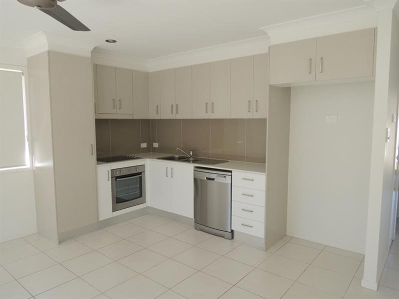 2/2 Burleigh Court, Blacks Beach QLD 4740