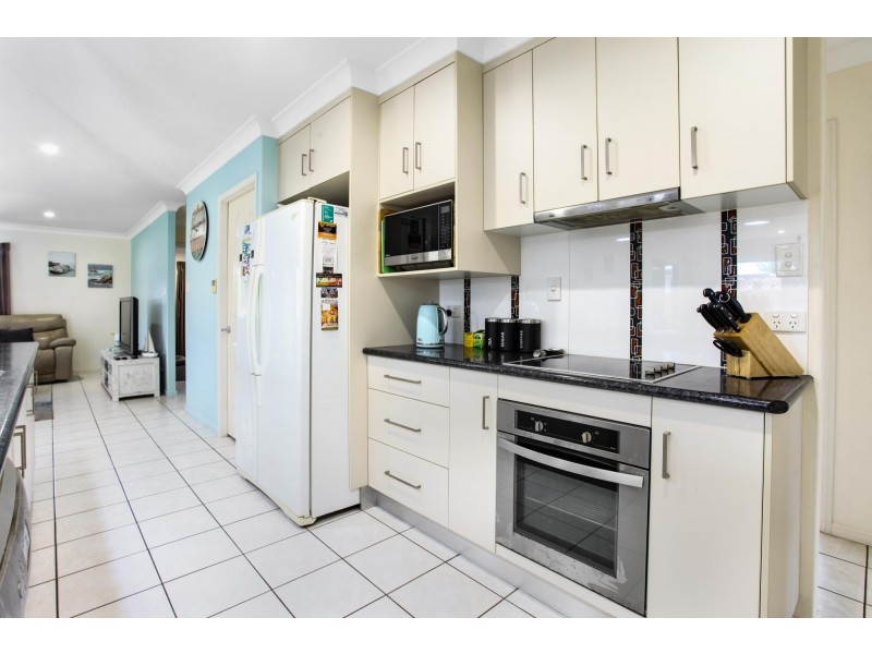 35 Deguara Avenue, Armstrong Beach QLD 4737