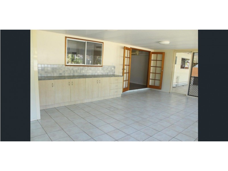 6 Shannon Drive, Moranbah QLD 4744