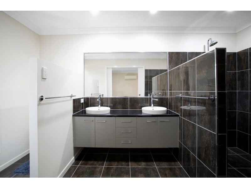 29 Centennial Drive, Glenella QLD 4740