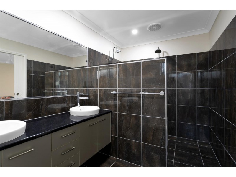 29 Centennial Drive, Glenella QLD 4740