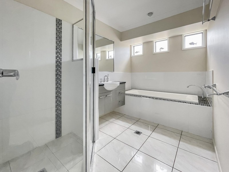 29 Centennial Drive, Glenella QLD 4740