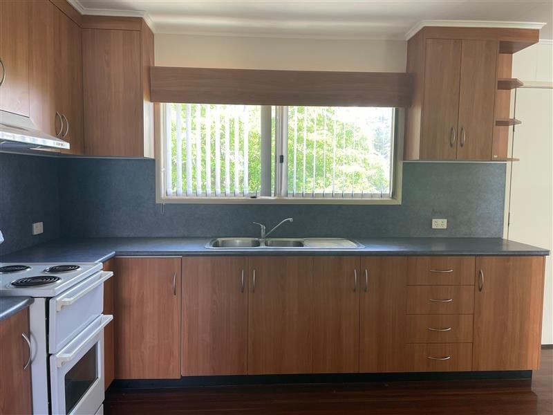 33 Winterer Crescent, Dysart QLD 4745