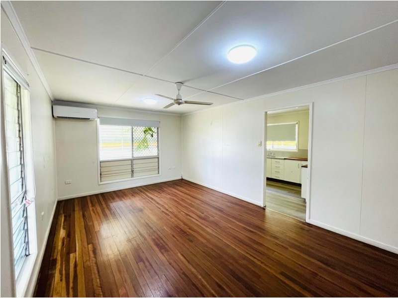 4 Rose Street, Moranbah QLD 4744