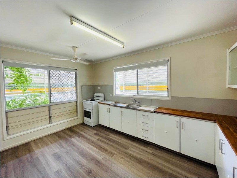 4 Rose Street, Moranbah QLD 4744