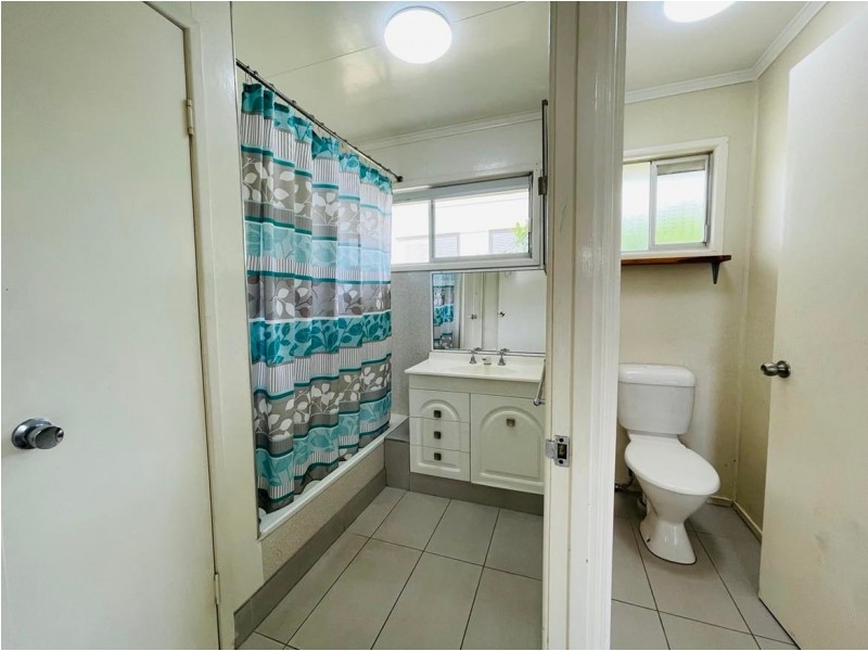 4 Rose Street, Moranbah QLD 4744