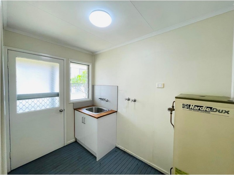 4 Rose Street, Moranbah QLD 4744