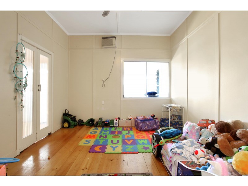 10 Swan Street, Armstrong Beach QLD 4737