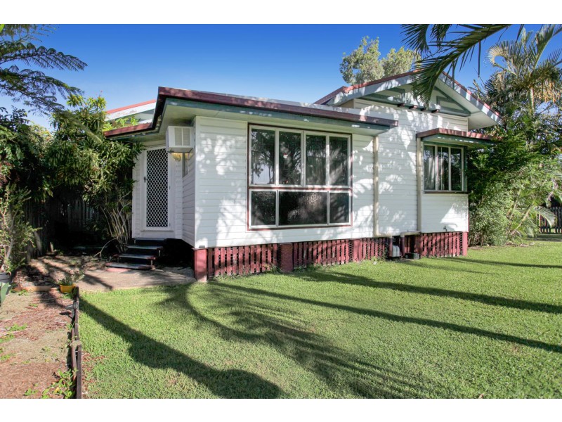 10 Swan Street, Armstrong Beach QLD 4737