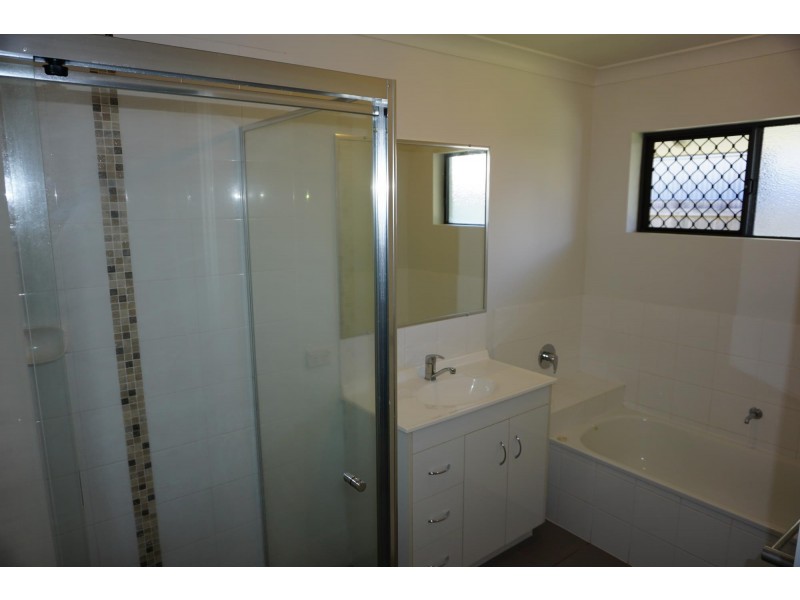 10 Schooner Avenue, Shoal Point QLD 4750