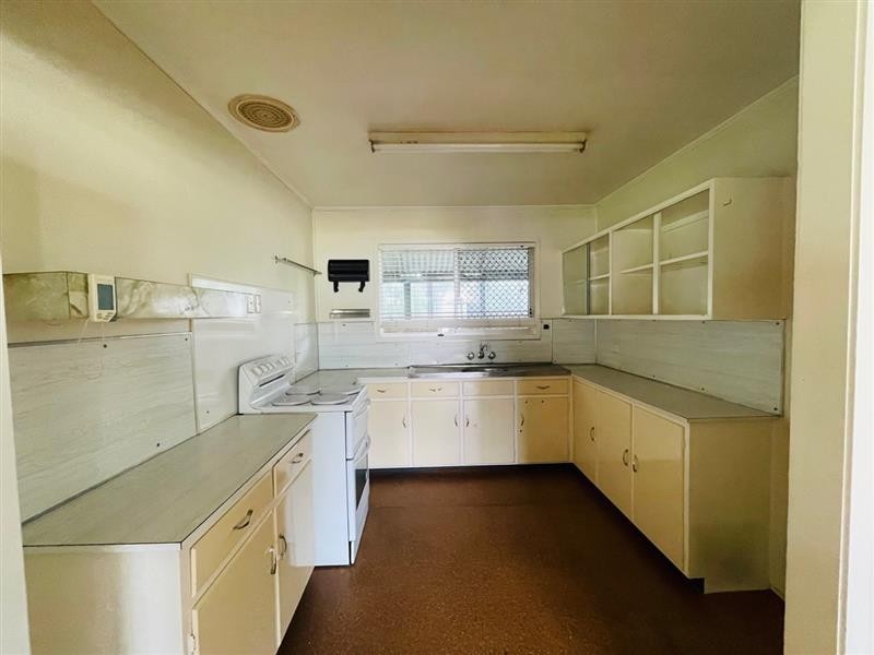 2 Armstrong Cres, Dysart QLD 4745