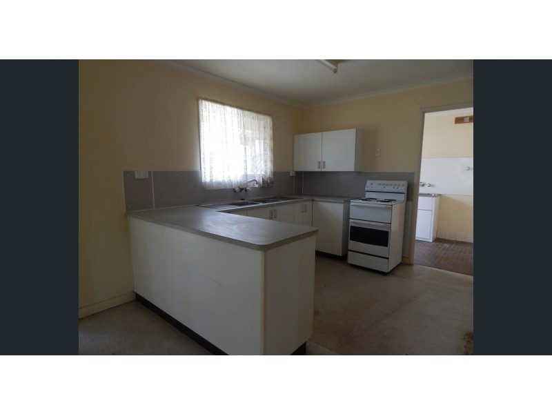 77 Winterer Crescent, Dysart QLD 4745