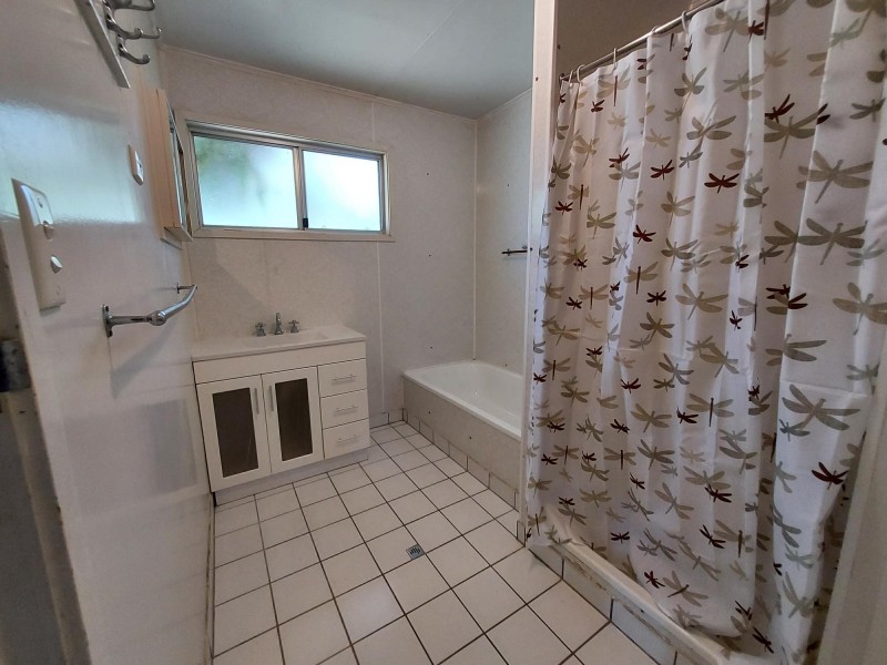 1 Fraser Court, Dysart QLD 4745