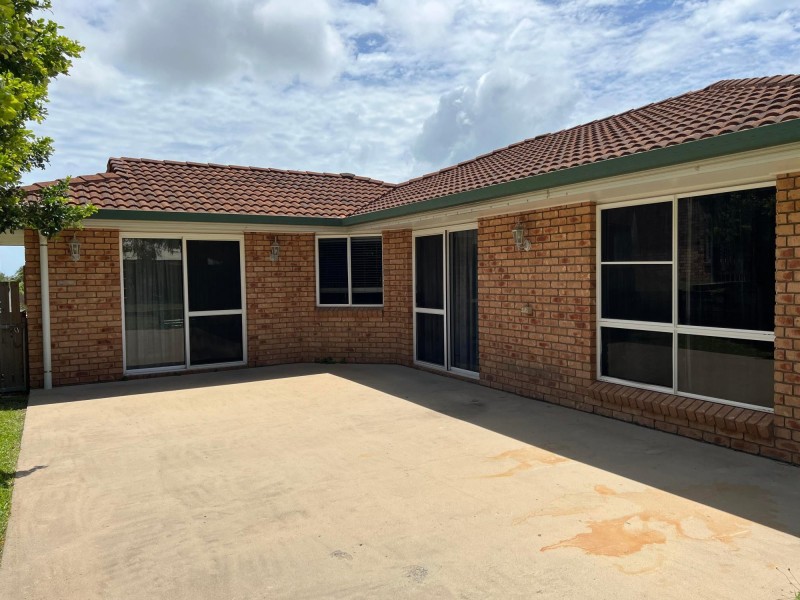 11 Dumfries Court, Beaconsfield QLD 4740