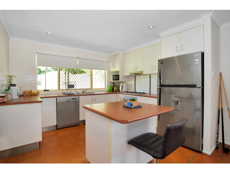 4 Bakker Crescent, Eimeo QLD 4740