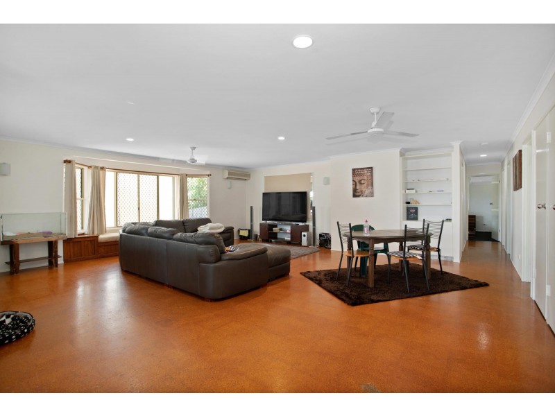 4 Bakker Crescent, Eimeo QLD 4740